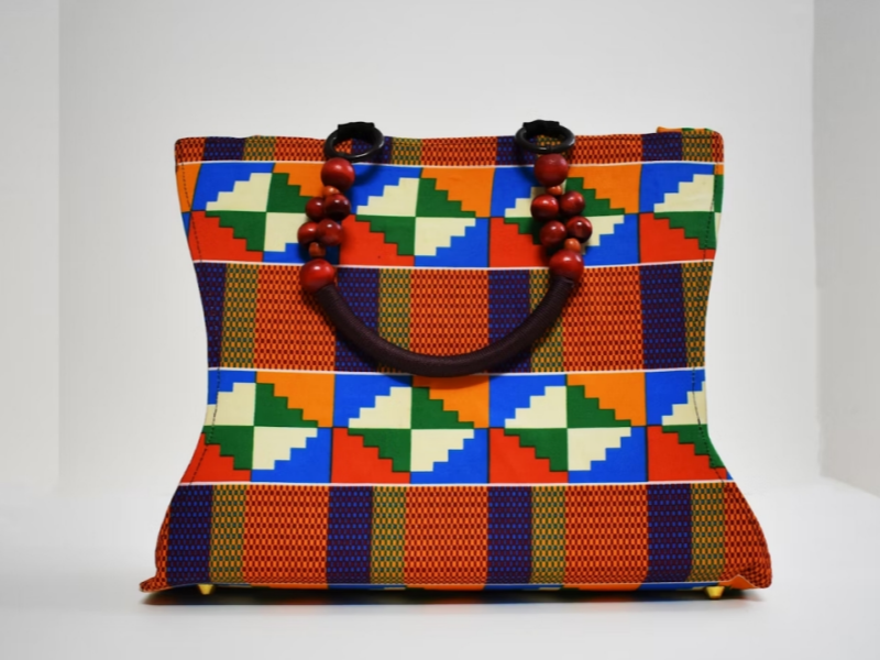 Application of Popular Colors in Women's Bag Design