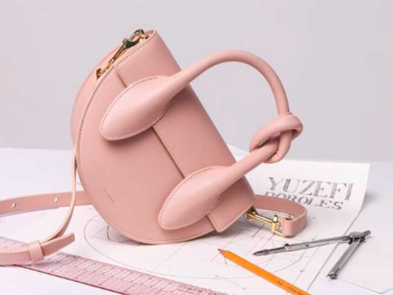 How Do Fashion Trendsetters Choose Women's Bags?