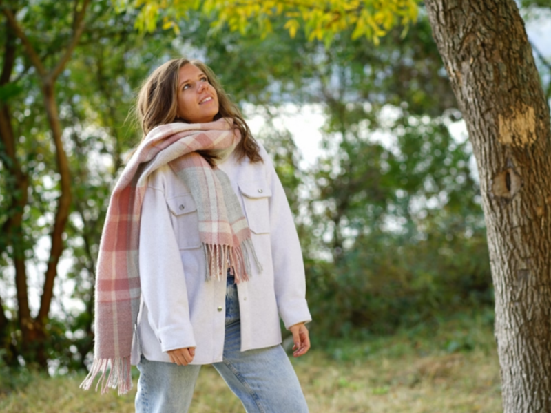 How To Pair Gloves And Scarves?