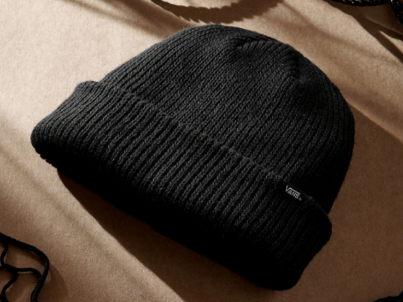 Recommendation of Functional Hats for Outdoor Sports