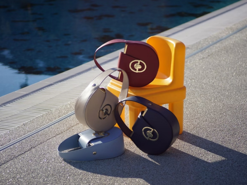 The Difference between A Fashion Handbag And A Shoulder Bag