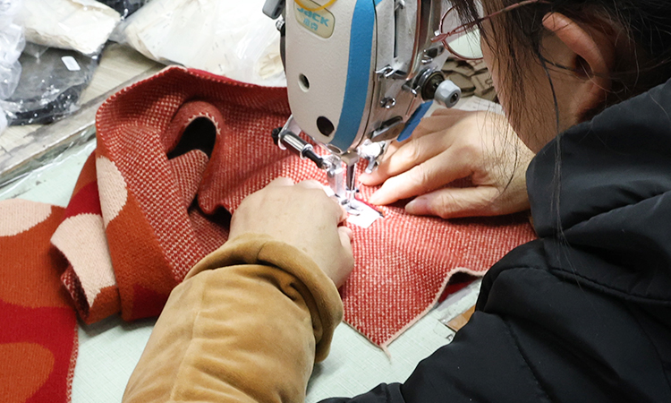 14.Attaching Label