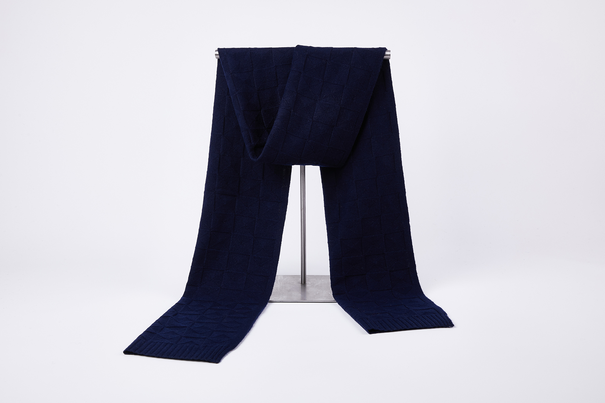 Men's Winter Scarf 100% Wool Shawl Traditional Style from China manufacturer