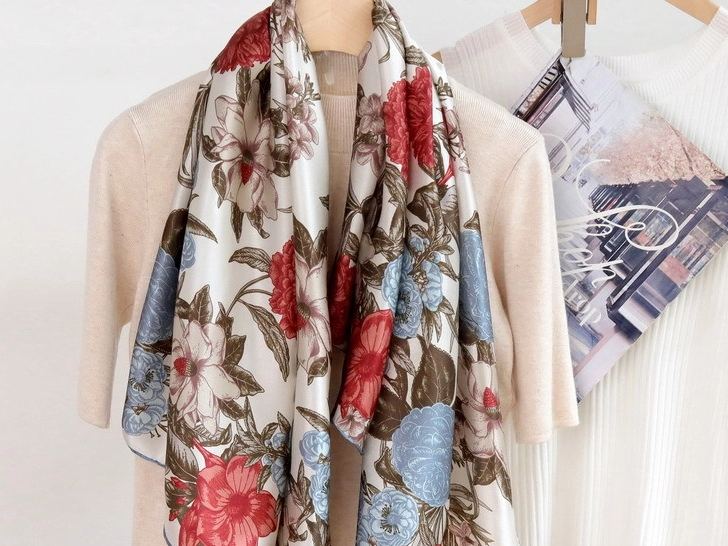 The Difference between Gauze Scarves And Scarves And The People They Are Suitable for