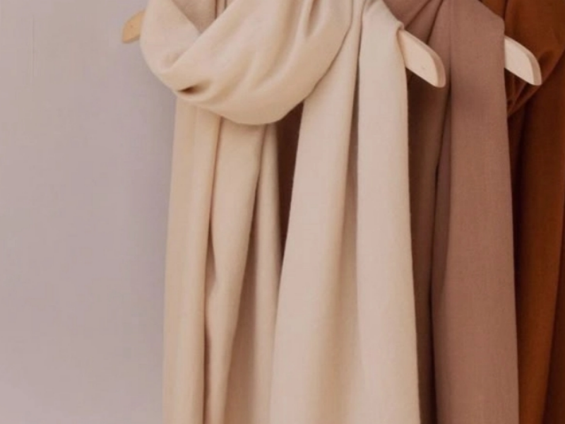 Differences between Gauze Scarves, Silk Scarves And Scarves